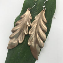 Load image into Gallery viewer, Bronze Vintage Leaf Dangle Earrings
